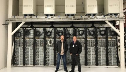 Junto con McKinstry y Cummins como partners, la compañía construye un prototipo para alimentar un centro de datos en el que los racks están conectados...