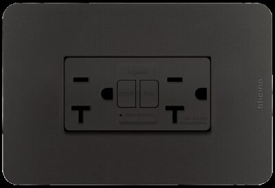 TOMA DÃšPLEX C/ICFT 20A 125V AC/PROTEC INFA INCL PLACA 1 GAN - JB4029GFCG6Q