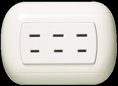 TOMA DE CORRIENTE TRIPLEX 2P - P68